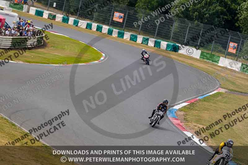 Vintage motorcycle club;eventdigitalimages;mallory park;mallory park trackday photographs;no limits trackdays;peter wileman photography;trackday digital images;trackday photos;vmcc festival 1000 bikes photographs